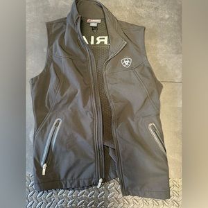 Ariat vest size small- like new